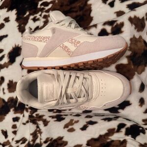 Reebok Women's Beige and Brown cheetah Sneakers